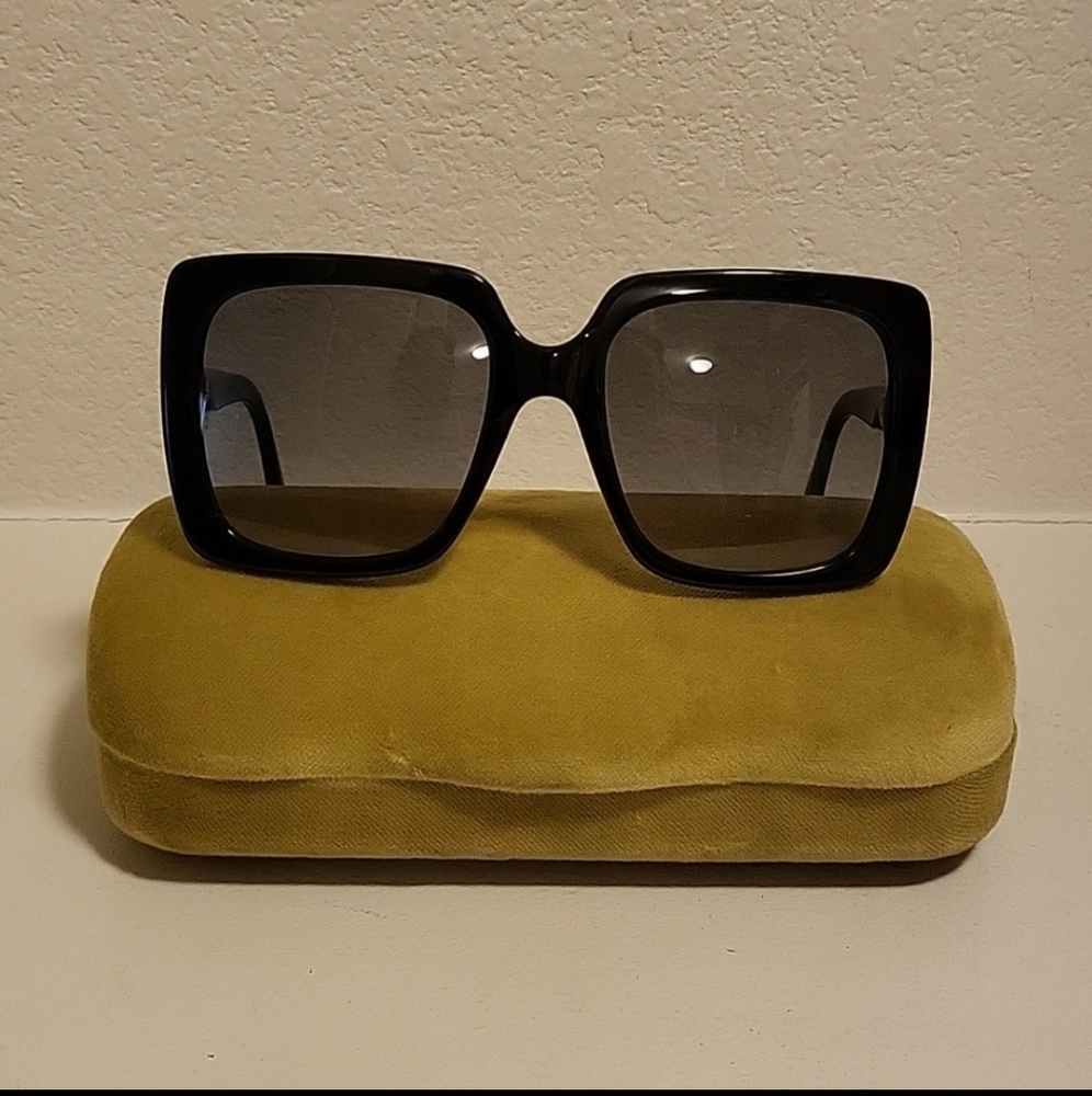 GUCCI sunglasses 👓 - Picture 8 of 9
